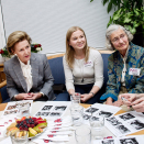 29. oktober: Dronning Sonja besøker SESAM - kvinneprat på tvers - Oslo Sanitetsforenings møteplass for kvinner av alle nasjonaliteter som ønsker å lære mer, eller lære bort, om det å bo i Norge. Foto: Marius Nyheim Kristoffersen